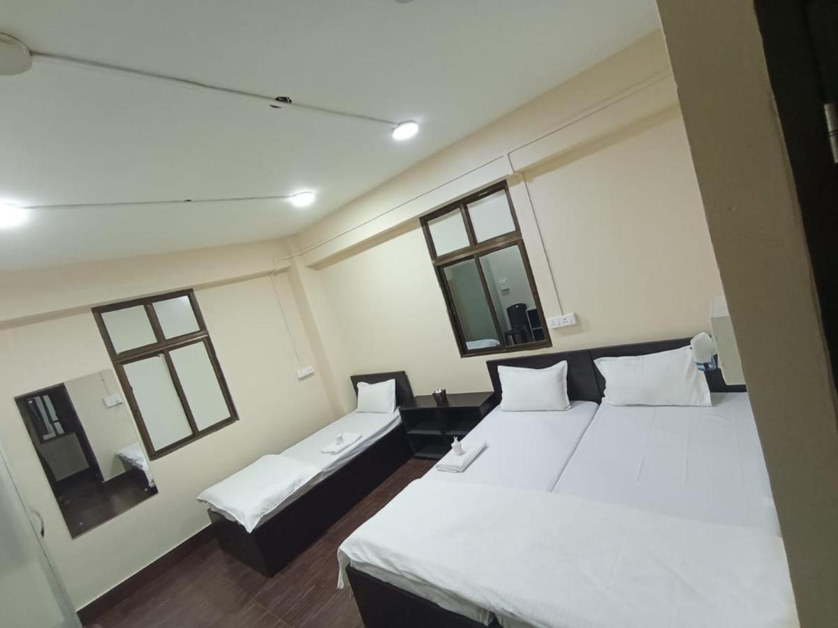 Oyo Thangal Hotel Imphal Luaran gambar