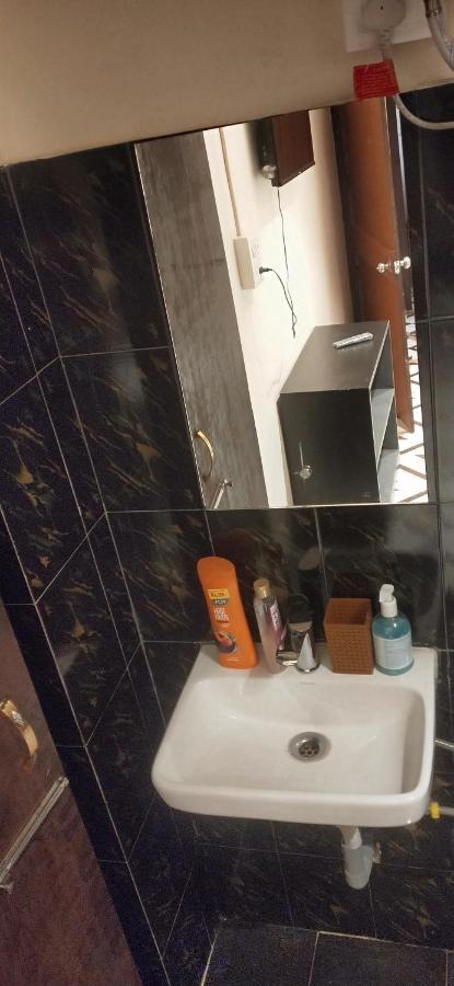 Oyo Thangal Hotel Imphal Luaran gambar