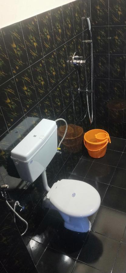 Oyo Thangal Hotel Imphal Luaran gambar