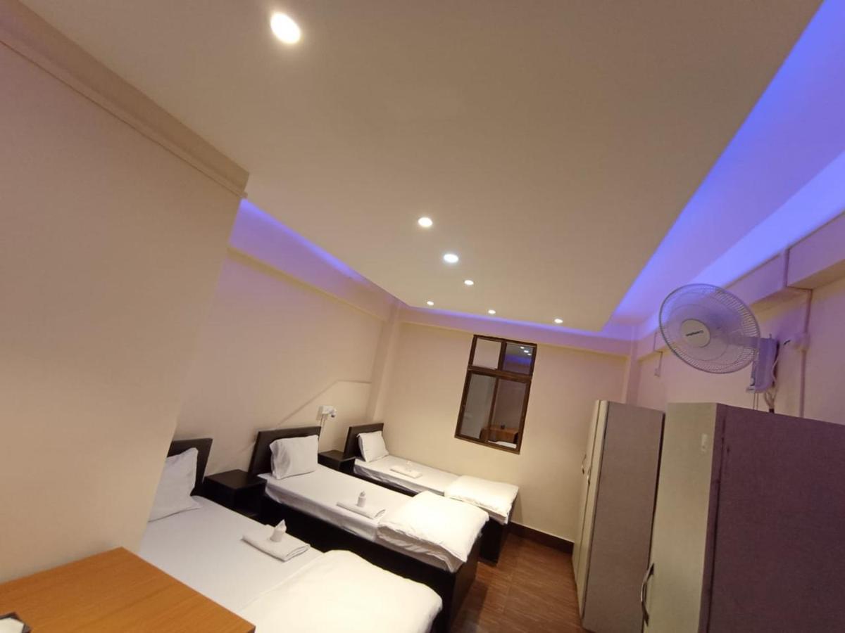 Oyo Thangal Hotel Imphal Luaran gambar