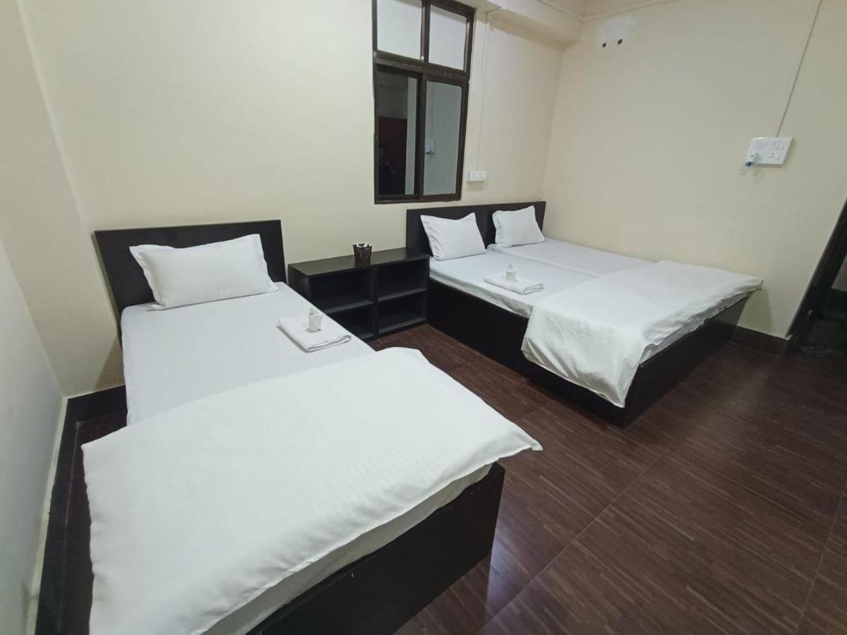 Oyo Thangal Hotel Imphal Luaran gambar