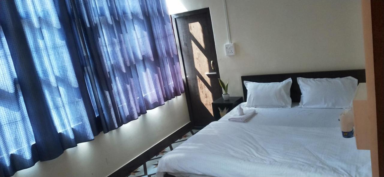 Oyo Thangal Hotel Imphal Luaran gambar