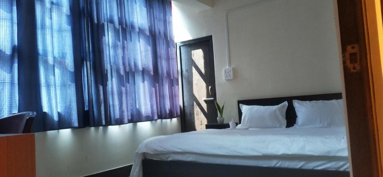 Oyo Thangal Hotel Imphal Luaran gambar