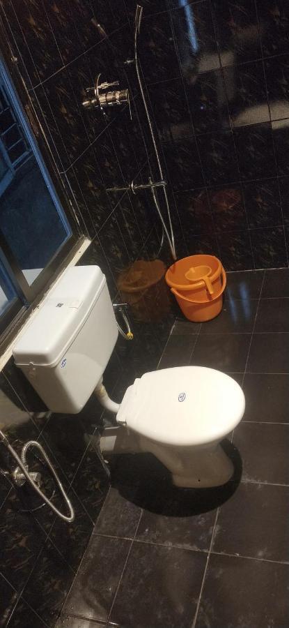 Oyo Thangal Hotel Imphal Luaran gambar
