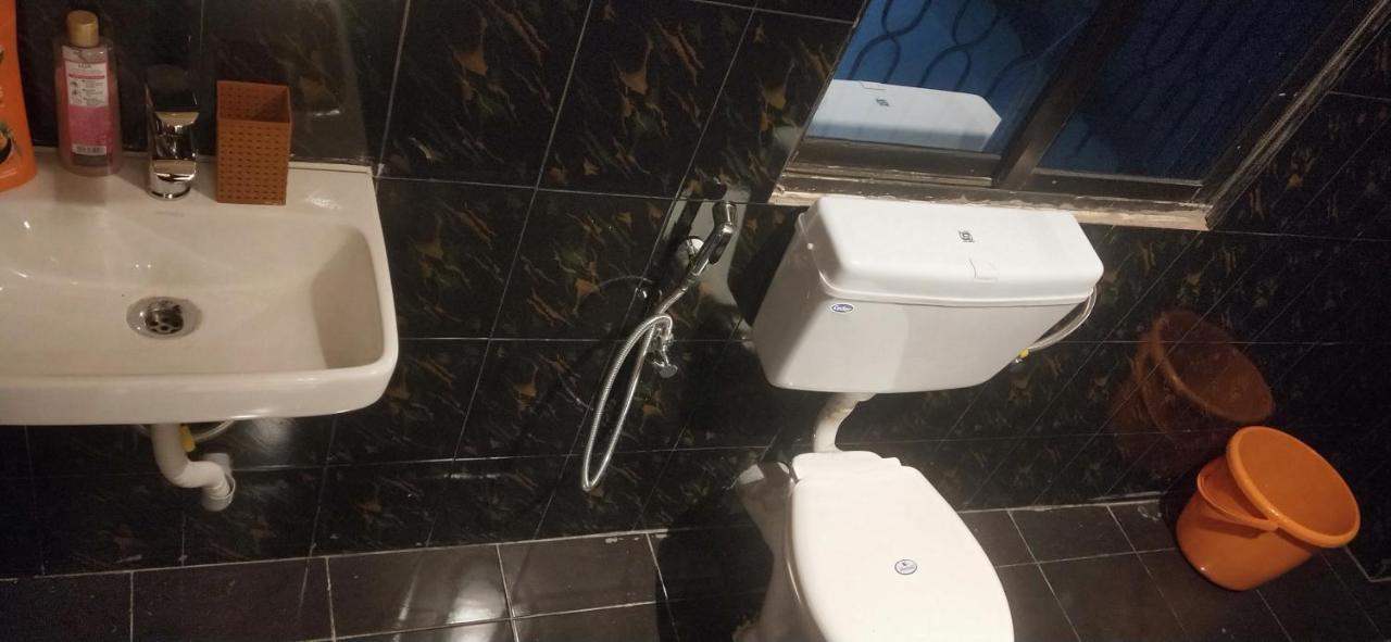 Oyo Thangal Hotel Imphal Luaran gambar